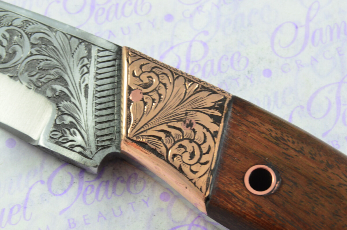 New Fantastic Hand Engraved Carbon 01 Tool Steel Hunting/Bowie Knife Rosewood Scales Unbelievable Piece Pristine inc Leather Sheath - Image 7