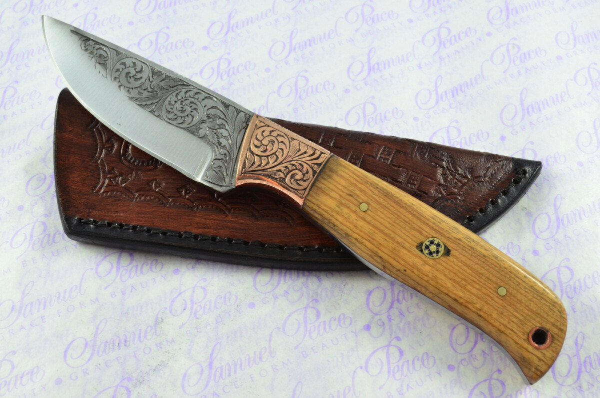 New Fantastic Hand Engraved Carbon 01 Tool Steel Hunting/Bowie Knife Olive Wood Scales Unbelievable Piece Pristine inc Leather Sheath