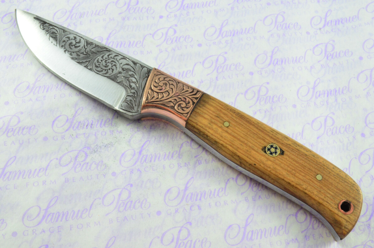 New Fantastic Hand Engraved Carbon 01 Tool Steel Hunting/Bowie Knife Olive Wood Scales Unbelievable Piece Pristine inc Leather Sheath - Image 2