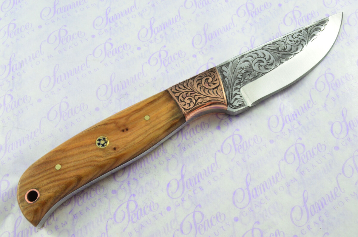 New Fantastic Hand Engraved Carbon 01 Tool Steel Hunting/Bowie Knife Olive Wood Scales Unbelievable Piece Pristine inc Leather Sheath - Image 3
