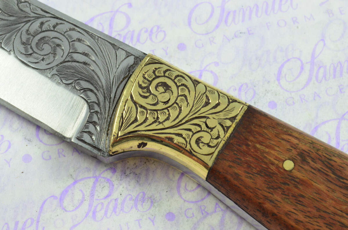 New Fantastic Hand Engraved Carbon 01 Tool Steel Hunting/Bowie Knife Rosewood Scales Unbelievable Piece Pristine inc Leather Sheath - Image 5