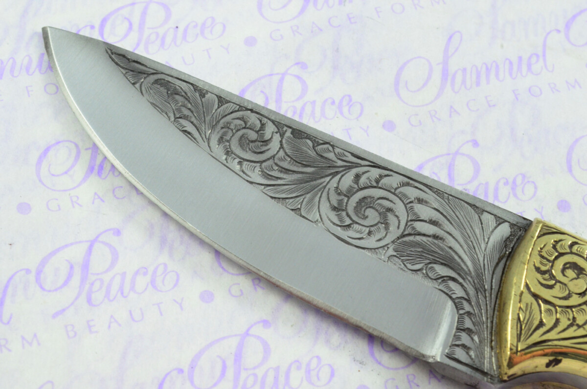 New Fantastic Hand Engraved Carbon 01 Tool Steel Hunting/Bowie Knife Rosewood Scales Unbelievable Piece Pristine inc Leather Sheath - Image 6