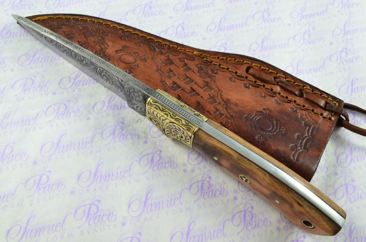 New Fantastic Hand Engraved Carbon 01 Tool Steel Hunting/Bowie Knife Olive Wood Scales Unbelievable Piece Pristine inc Leather Sheath - Image 3