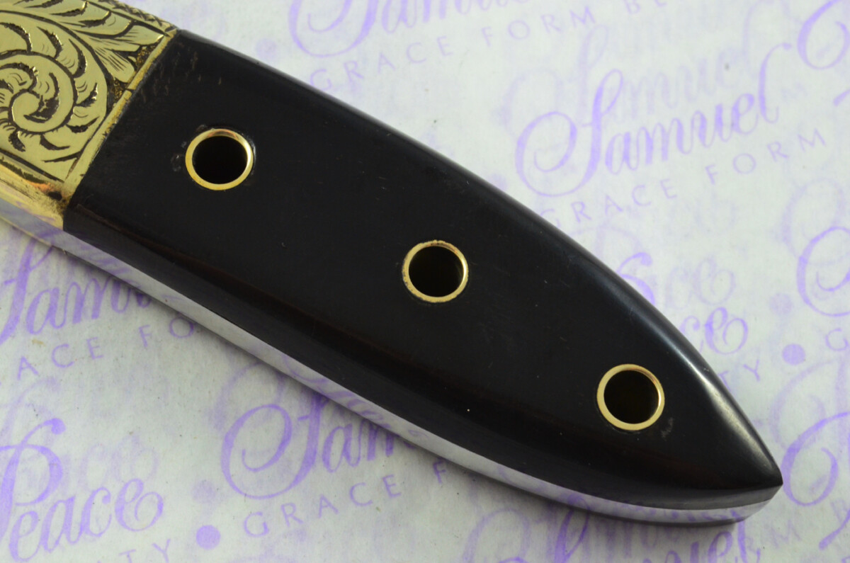 New Fantastic Hand Engraved Carbon 01 Tool Steel Hunting/Bowie Knife Buffalo Scales Unbelievable Piece Pristine inc Leather Sheath - Image 5