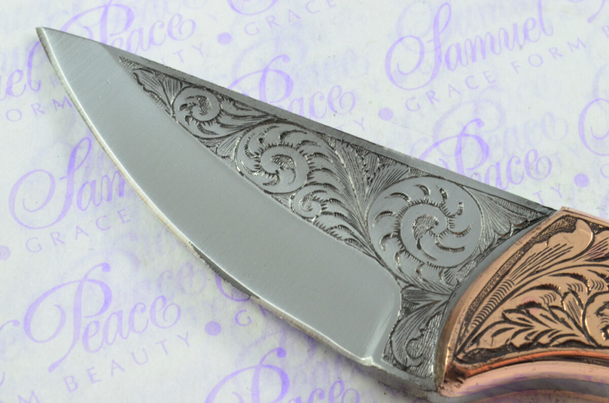 New Fantastic Hand Engraved Carbon 01 Tool Steel Hunting/Bowie Knife Olive Wood Scales Unbelievable Piece Pristine inc Leather Sheath - Image 7