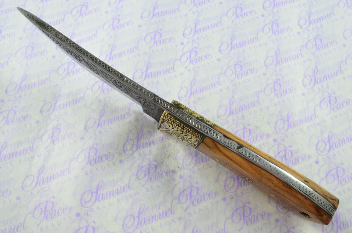 New Fantastic Hand Engraved Carbon 01 Tool Steel Hunting/Bowie Knife Olive Wood Scales Unbelievable Piece Pristine inc Leather Sheath - Image 3