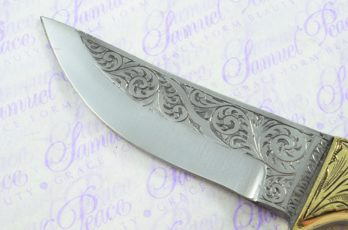 New Fantastic Hand Engraved Carbon 01 Tool Steel Hunting/Bowie Knife Olive Wood Scales Unbelievable Piece Pristine inc Leather Sheath - Image 7