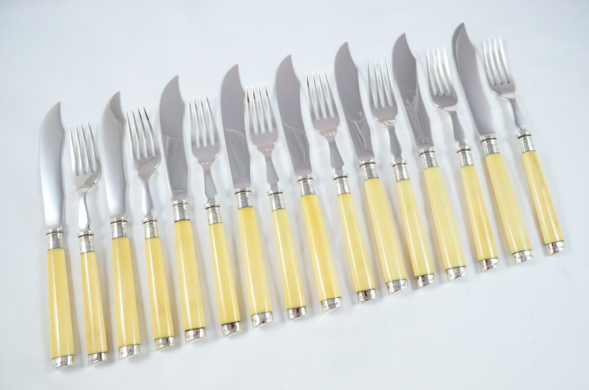 An Incredibly Rare Mappin & Webb 1960 37x Pieces Ivory Handled Table & Dessert Knives, Fish Eaters & Serving Set - Image 2