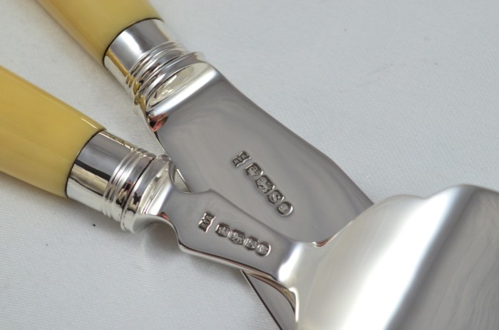 An Incredibly Rare Mappin & Webb 1960 37x Pieces Ivory Handled Table & Dessert Knives, Fish Eaters & Serving Set - Image 9
