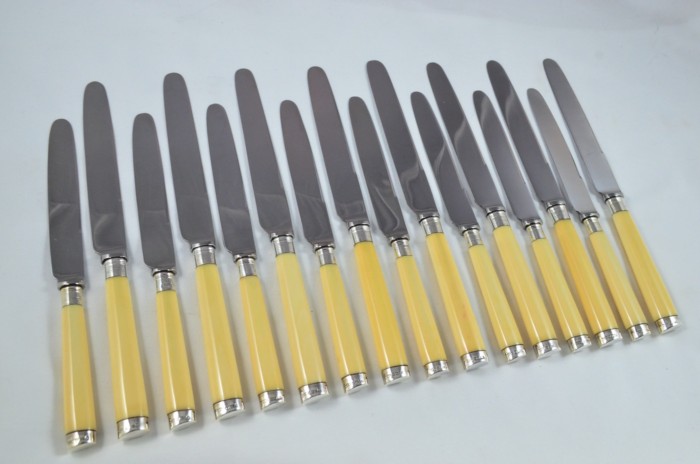 An Incredibly Rare Mappin & Webb 1960 37x Pieces Ivory Handled Table & Dessert Knives, Fish Eaters & Serving Set - Image 10