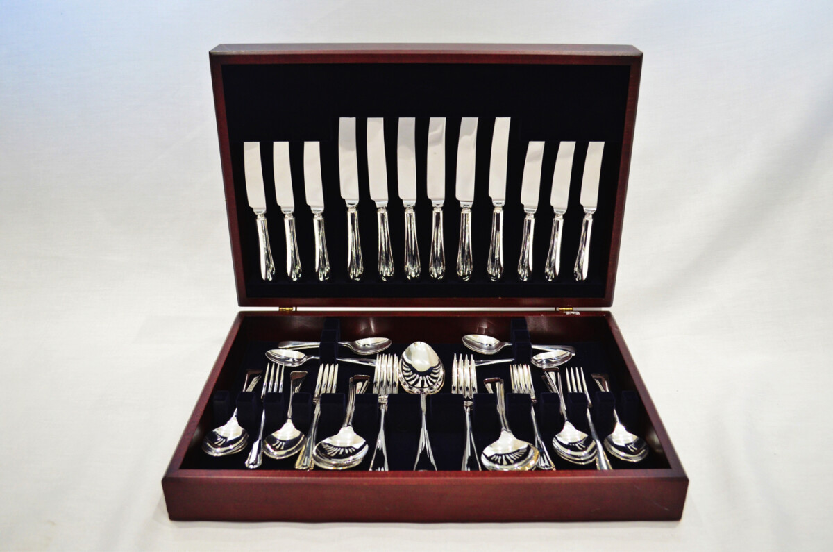 Brand New Old English Pip Pattern Kings of Sheffield Canteen of Cutlery - Silver Plated - 44 Pieces