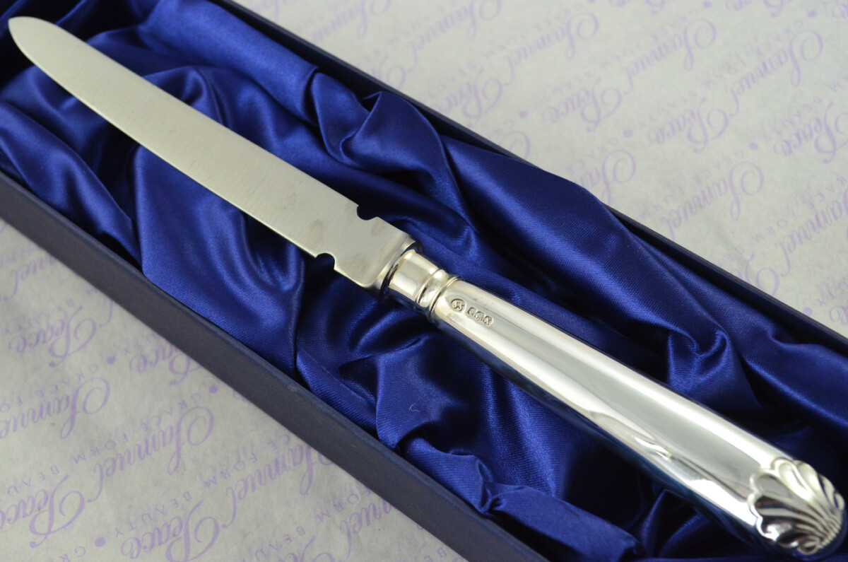 Saunders & Shepherd Cased Sheffield Sterling Silver Handled Letter Opener Shell Head Pattern 1965 - Image 2