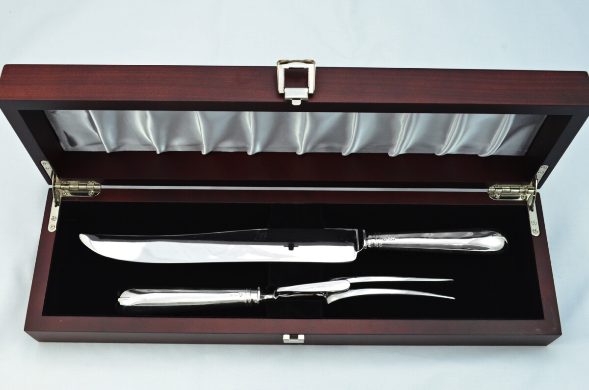 Old English Pip Wooden Cased Sterling Silver Handled 2 Piece Carving Set 1973