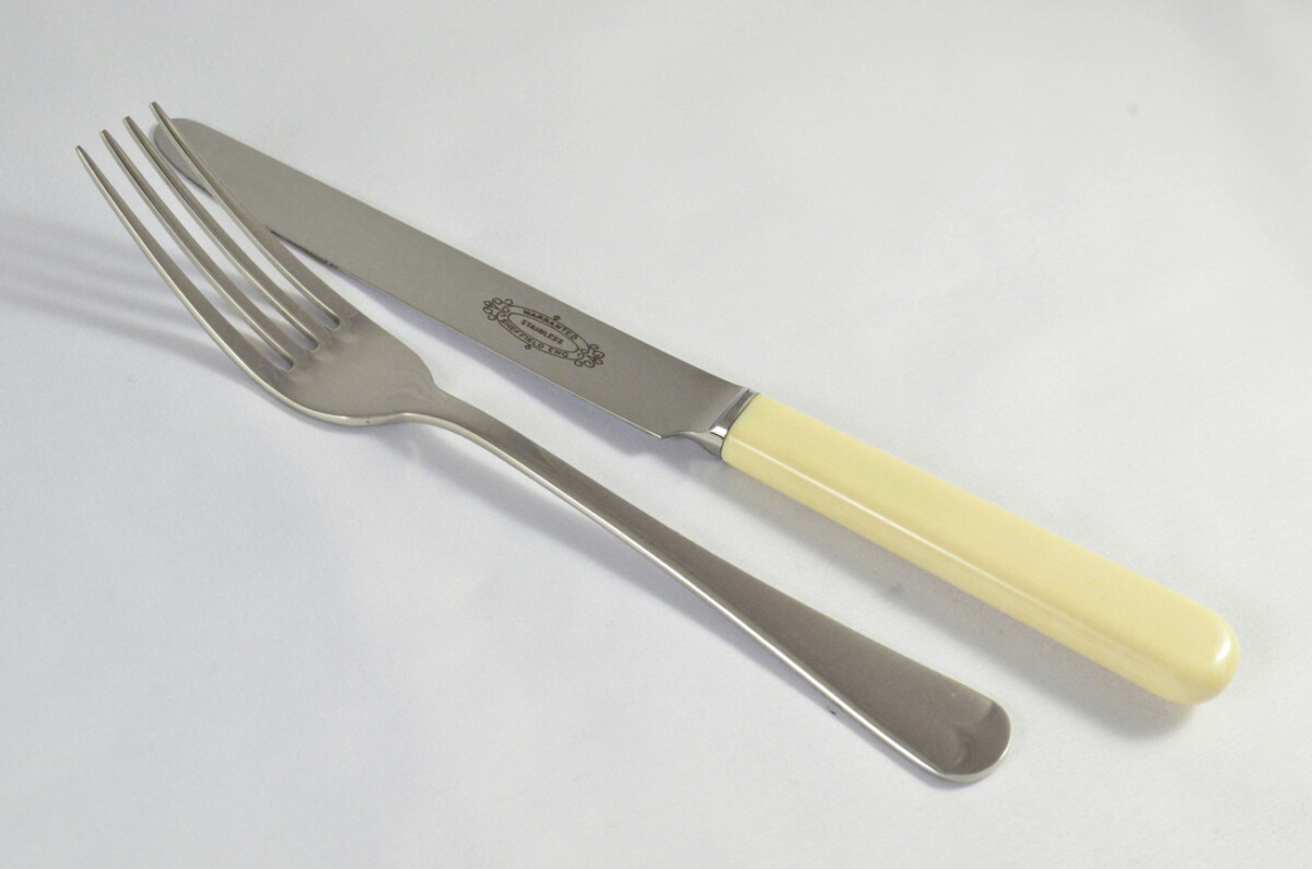 New Cream Handled & Old English Pattern 5 Piece place Setting Made in Sheffield England Stainless Steel Cutlery - Image 4