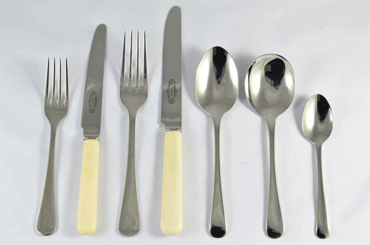 New Cream Handled & Old English Pattern 7 Piece place Setting Made in Sheffield England Stainless Steel Cutlery