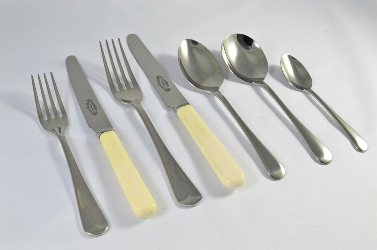 New Cream Handled & Old English Pattern 7 Piece place Setting Made in Sheffield England Stainless Steel Cutlery - Image 3