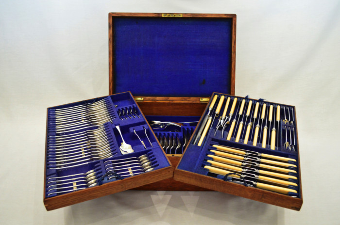 Antique Canteen of Cutlery By Pearce & Sons Ltd  - Silver Plated - Old English Pattern - 102 Pieces - Image 2