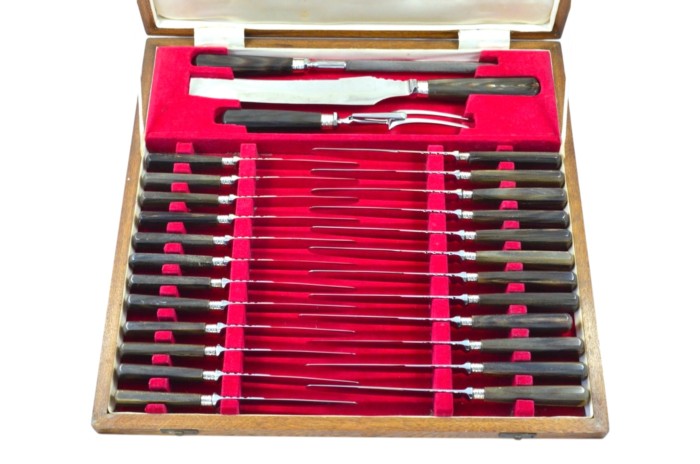 A Stunning London Carving & Dinner Knife Set 12 Table & Dessert Knives with Water Buffalo Handles c.1930 - Image 10