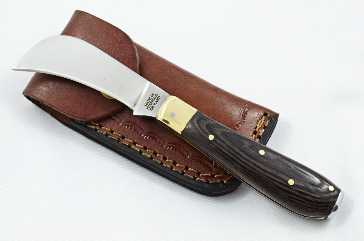 A Handmade D2 Steel Pruning Pen/Pocket Knife - Black Stealth Laminate Scales Brass Bolster