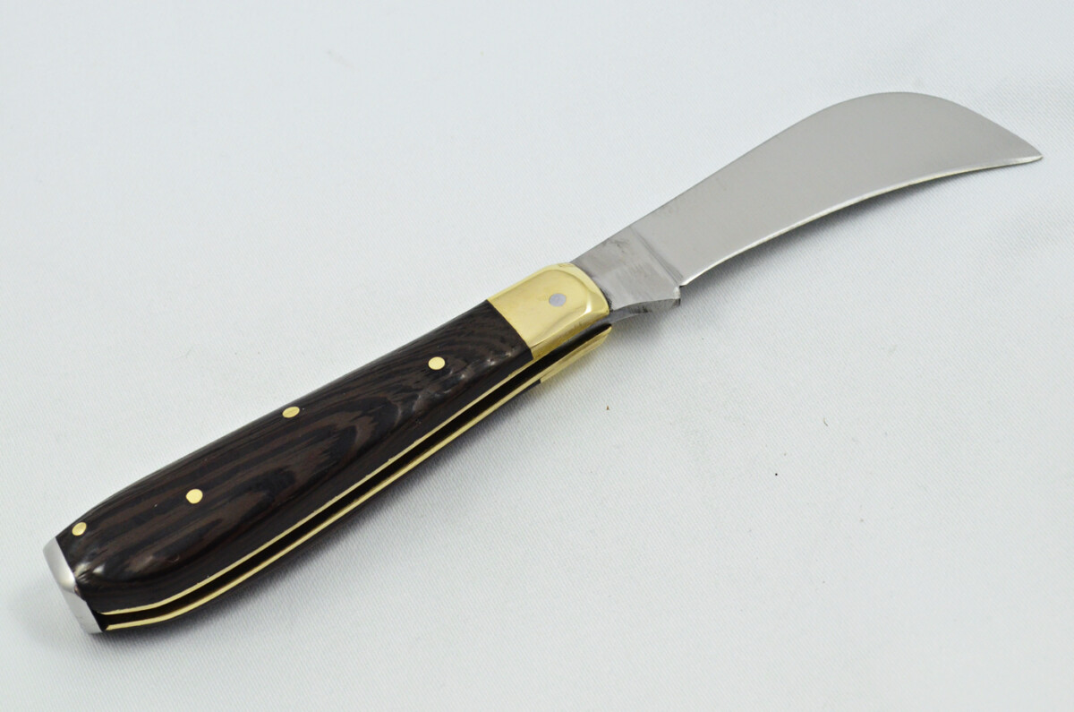 A Handmade D2 Steel Pruning Pen/Pocket Knife - Black Stealth Laminate Scales Brass Bolster - Image 5