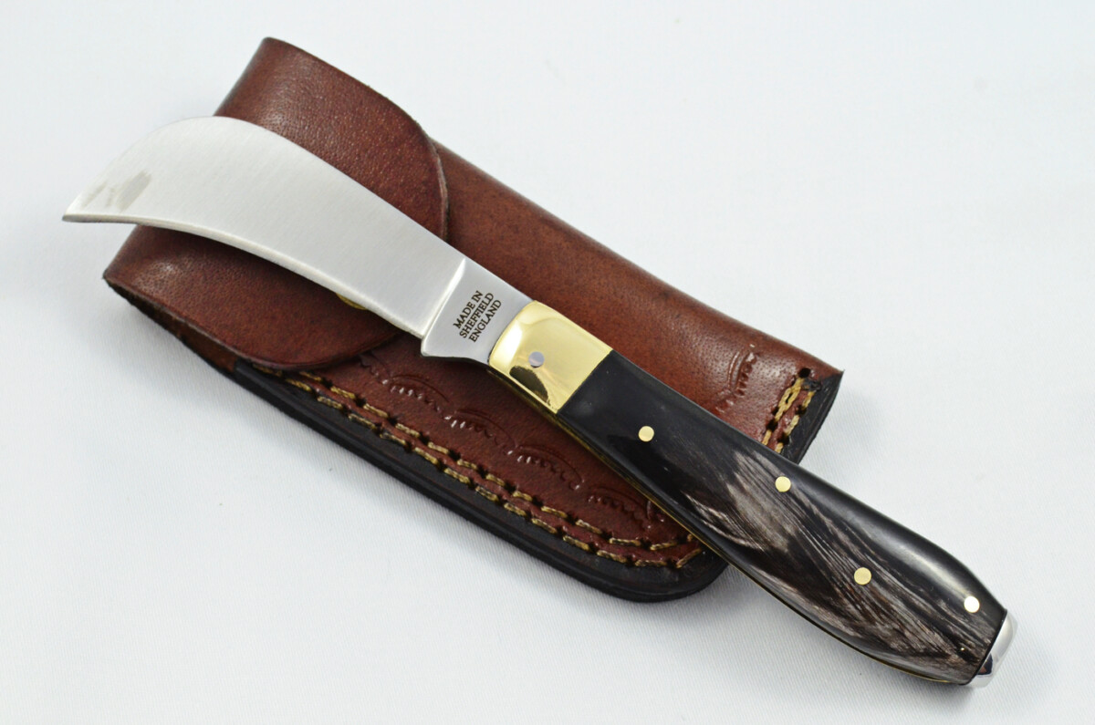 A Handmade D2 Steel Pruning Pen/Pocket Knife - Water Buffalo Scales Brass Bolster
