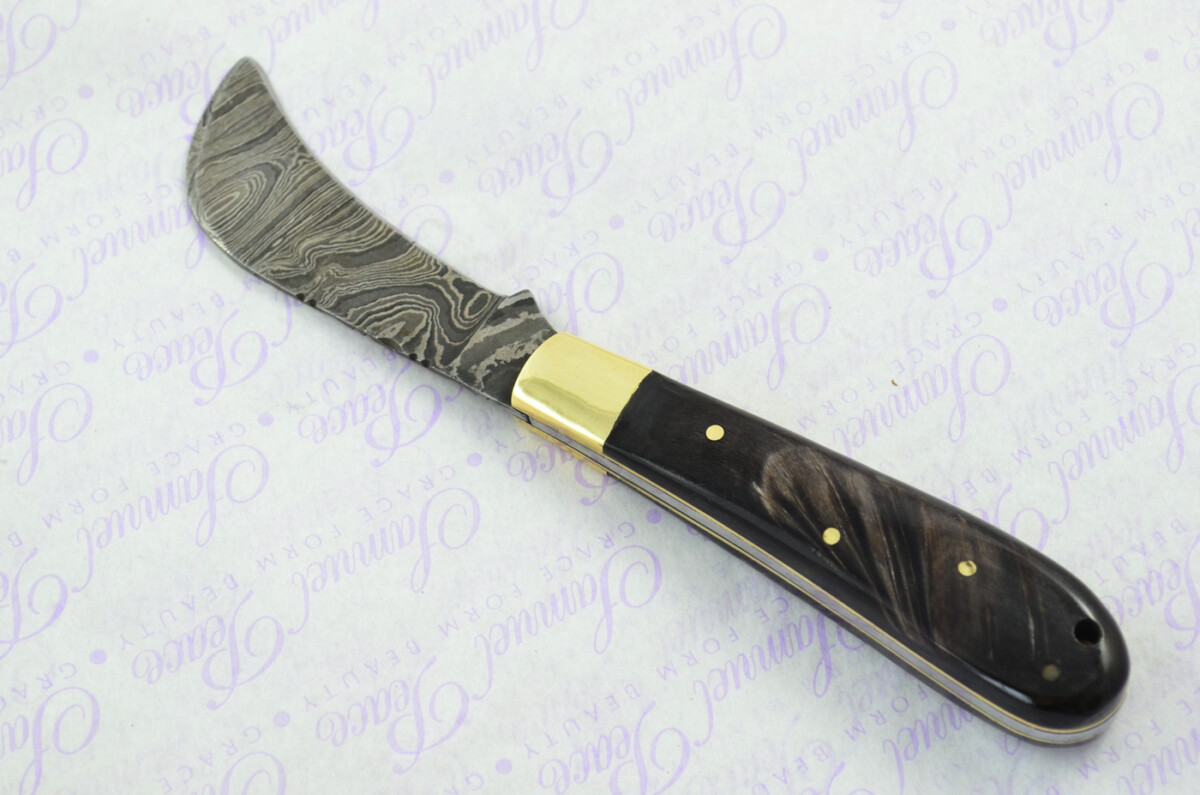 A Handmade Damascus Steel Pruning Pen/Pocket Knife - Buffalo Horn Scales