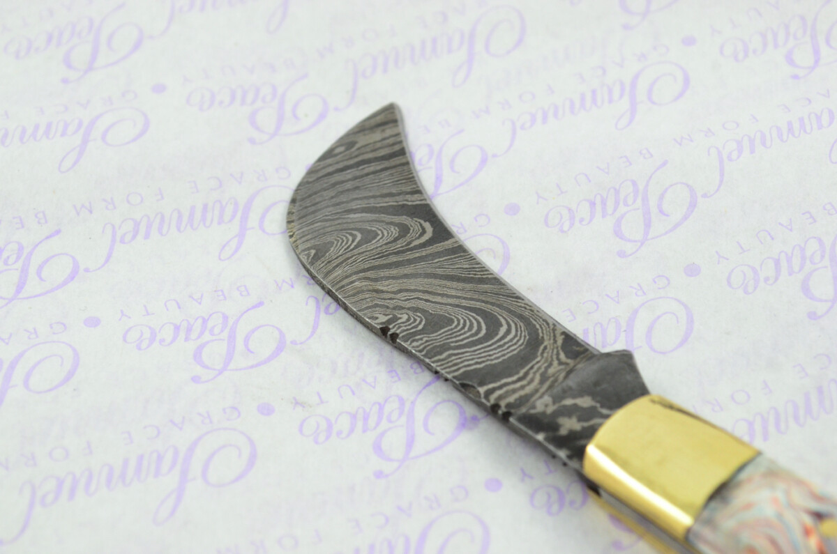 A Handmade Damascus Steel Pruning Pen/Pocket Knife - Marbled Resin Scales - Image 3
