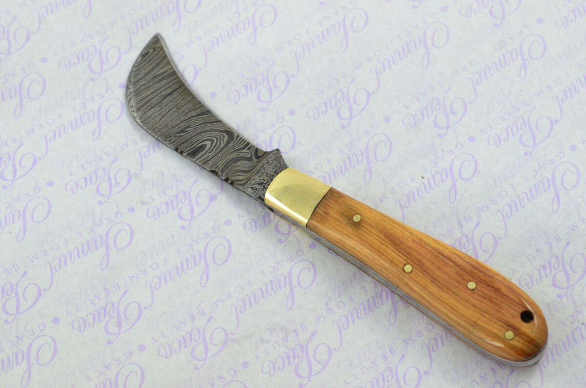 A Handmade Damascus Steel Pruning Pen/Pocket Knife - Olive Wood Scales