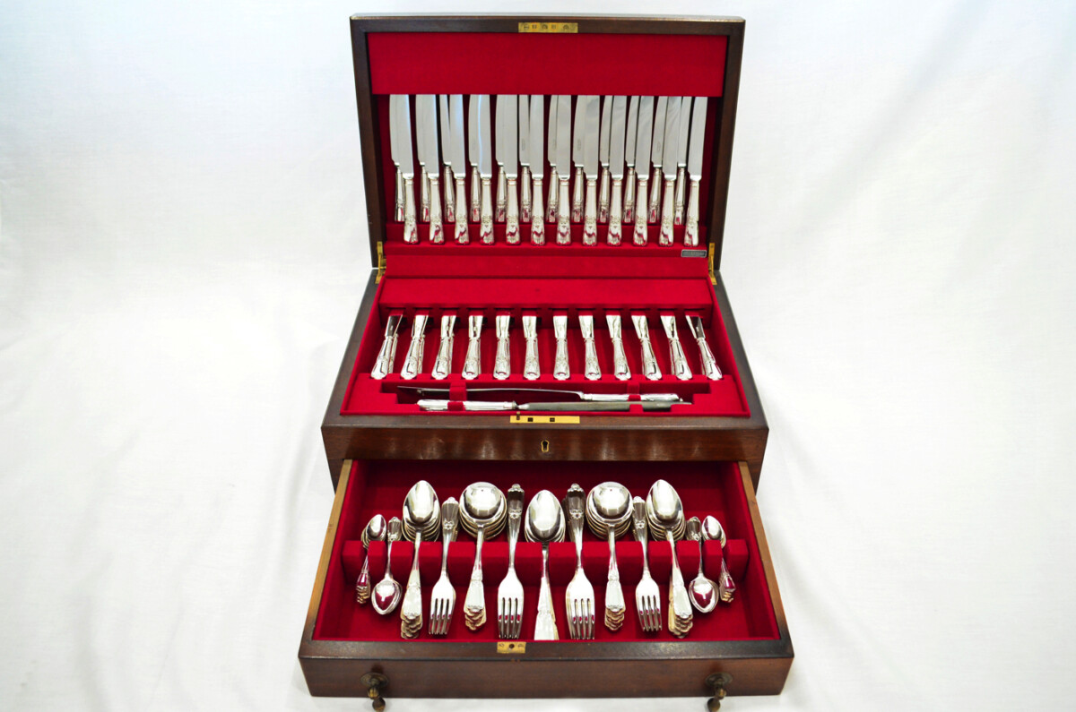 Antique Harrods Canteen of Cutlery By Roberts & Belk Sheffield - Silver Plated - Louis XIV Pattern - 132 Pieces
