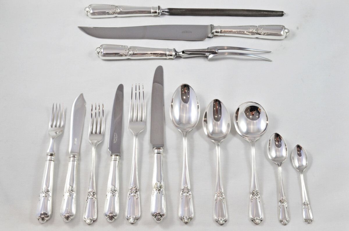 Antique Harrods Canteen of Cutlery By Roberts & Belk Sheffield - Silver Plated - Louis XIV Pattern - 132 Pieces - Image 2