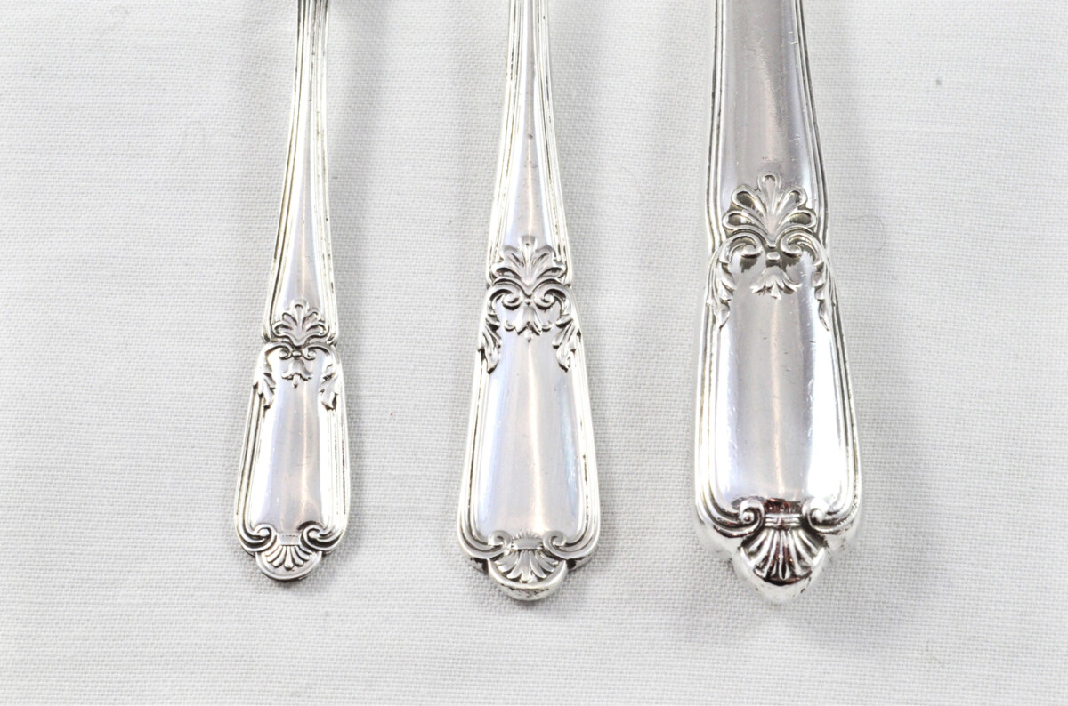 Antique Harrods Canteen of Cutlery By Roberts & Belk Sheffield - Silver Plated - Louis XIV Pattern - 132 Pieces - Image 4