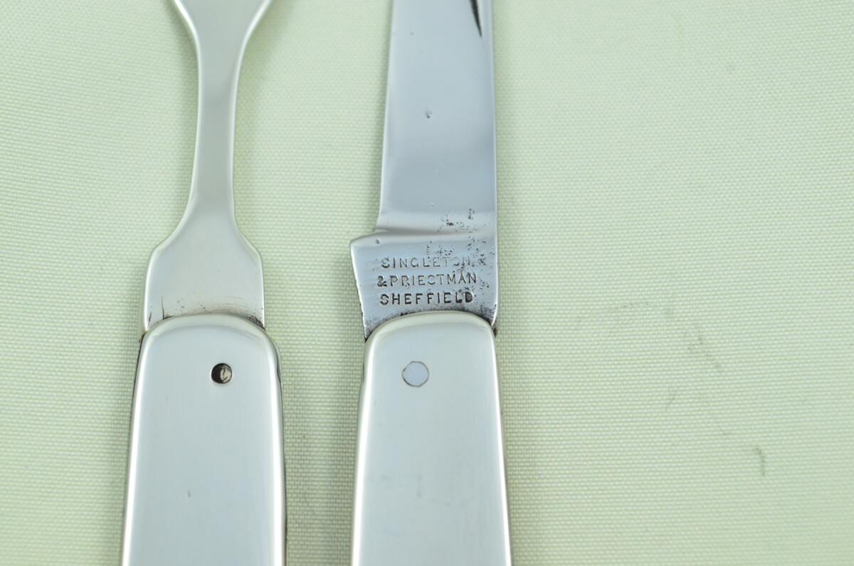 Singleton Sheffield Made 2 Piece Travelling/Campaign Knife and fork set Brass Scaled - Image 3