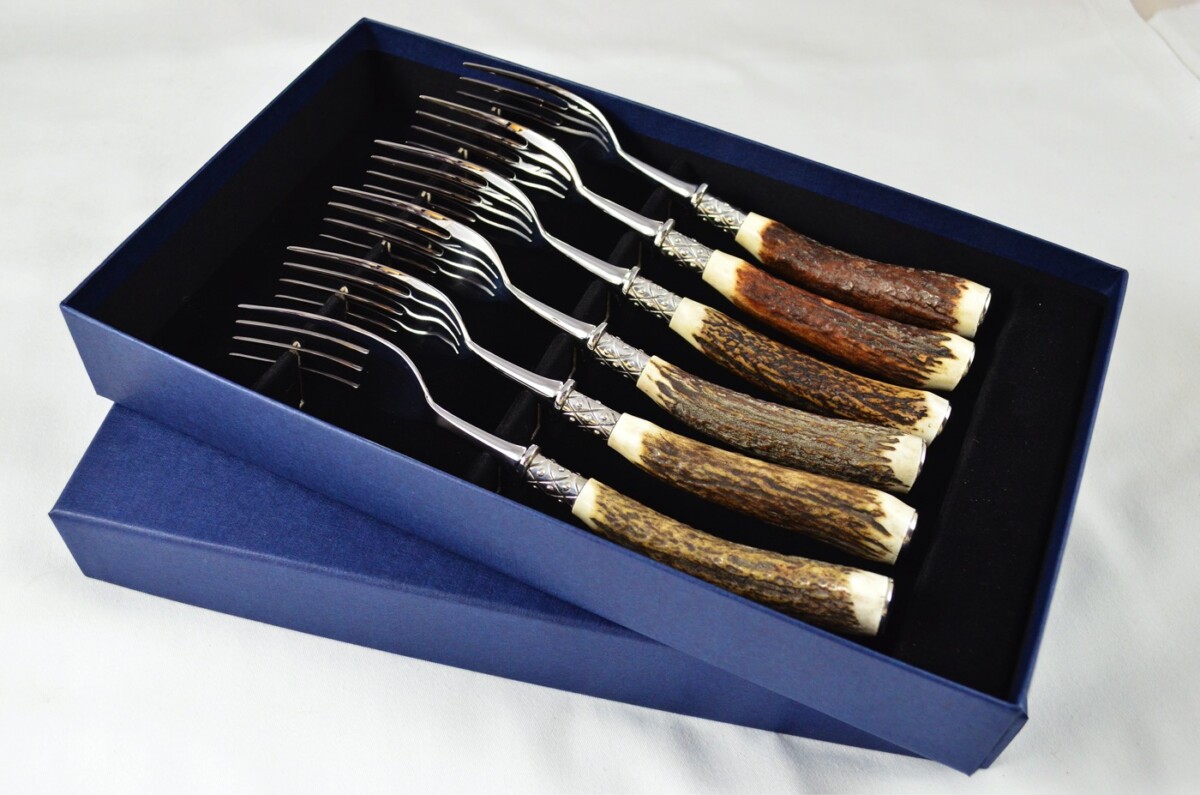 A Set of 6 Sheffield Silver Ferruled Steak Forks with Red Deer Stag Antler Handles – Classic Presentation Case - Image 2