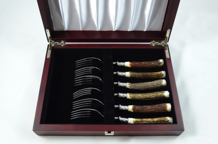 A Set of 6 Sheffield Silver Ferruled Steak Forks with Red Deer Stag Antler Handles – Wooden Presentation Case - Image 3