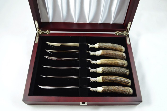 A Set of 6 Sheffield Silver Ferruled Steak Knives with Red Deer Stag Antler Handles – Wooden Presentation Case - Image 3