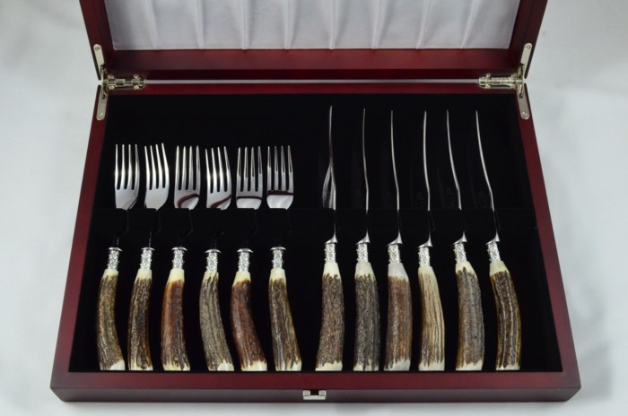 A Set of 6 Sheffield Silver Ferruled Steak Knives & Forks with Red Deer Stag Antler Handles – Wooden Presentation Case - Image 3