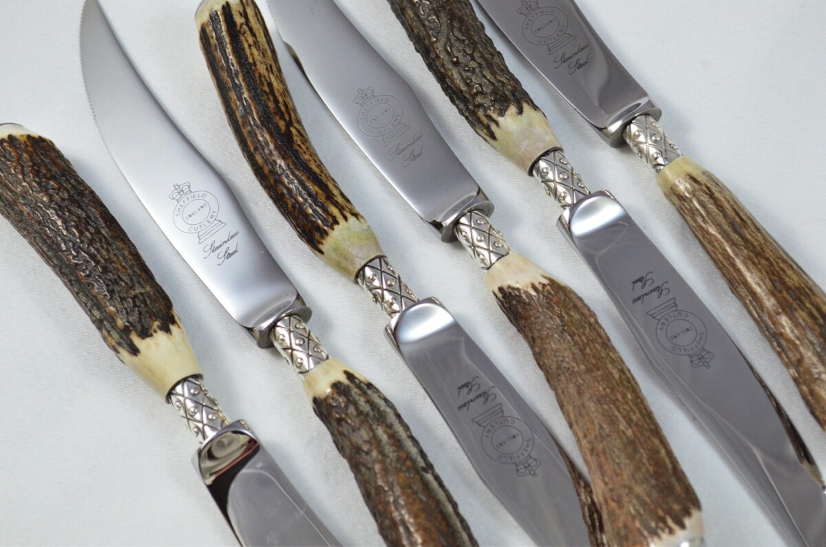 A Set of 12 Sheffield Silver Ferruled Steak Knives with Red Deer Stag Antler Handles - Image 2