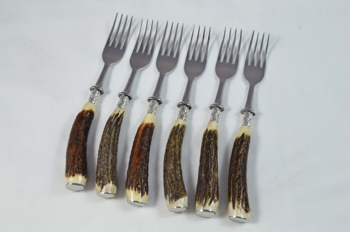 A Set of 6 Sheffield Silver Ferruled Steak Forks with Red Deer Stag Antler Handles – Wooden Presentation Case - Image 4