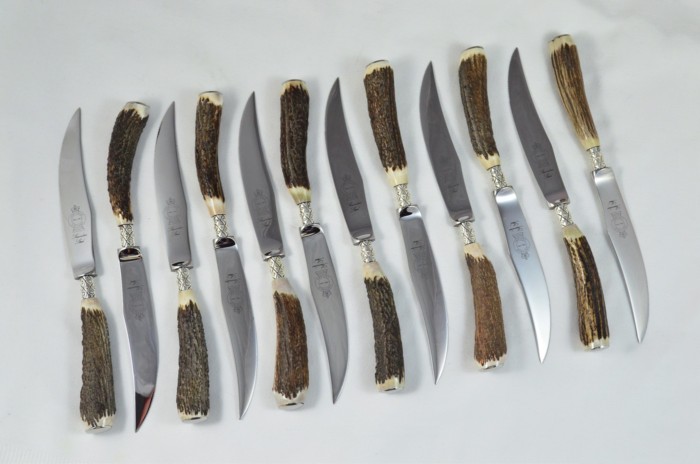 A Set of 12 Sheffield Silver Ferruled Steak Knives with Red Deer Stag Antler Handles – Wooden Presentation Case - Image 2