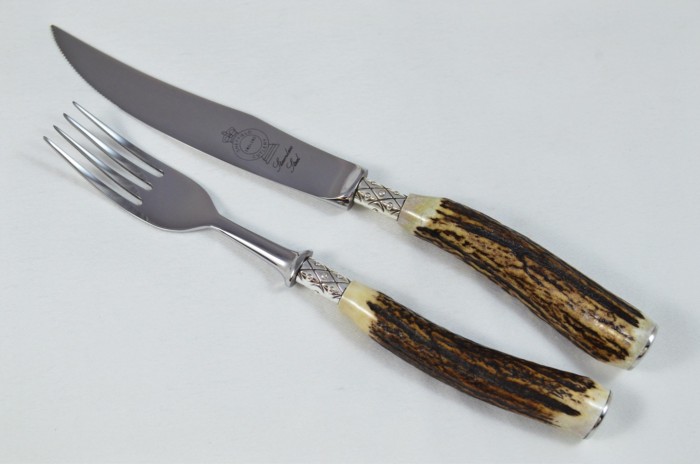 A Set of 6 Sheffield Silver Ferruled Steak Knives & Forks with Red Deer Stag Antler Handles – Wooden Presentation Case - Image 4