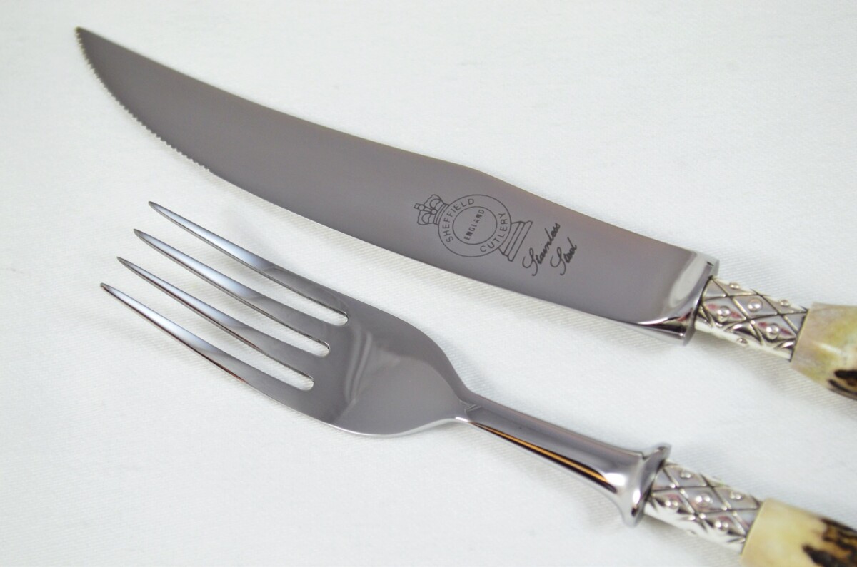 A Set of 6 Sheffield Silver Ferruled Steak Knives & Forks with Red Deer Stag Antler Handles - Image 8