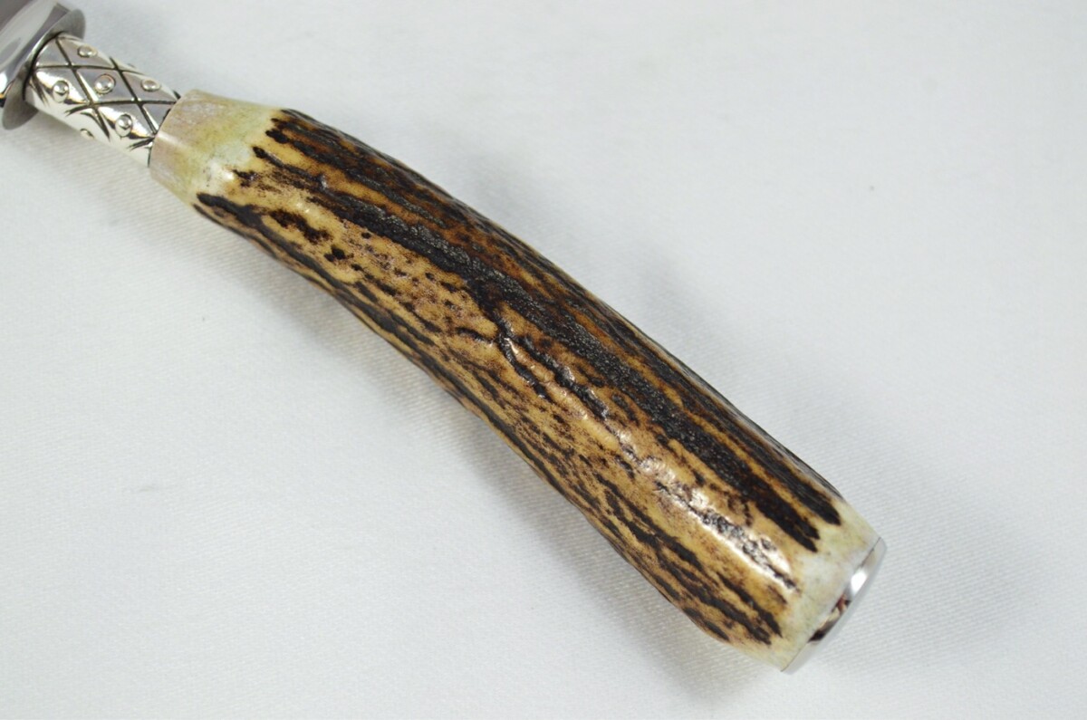 A Set of 12 Sheffield Silver Ferruled Steak Knives with Red Deer Stag Antler Handles - Image 4