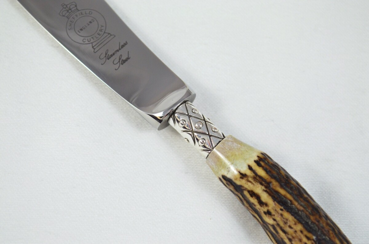 A Set of 12 Sheffield Silver Ferruled Steak Knives with Red Deer Stag Antler Handles - Image 5