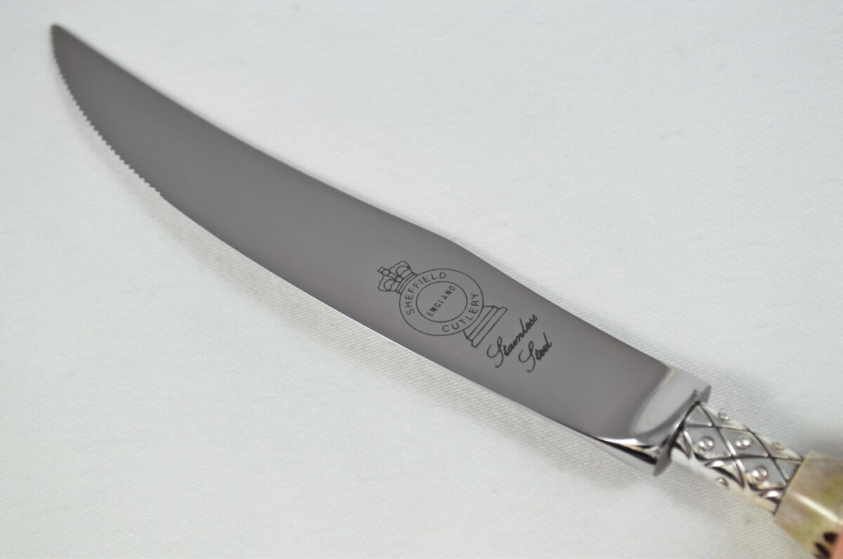 A Set of 12 Sheffield Silver Ferruled Steak Knives with Red Deer Stag Antler Handles - Image 6