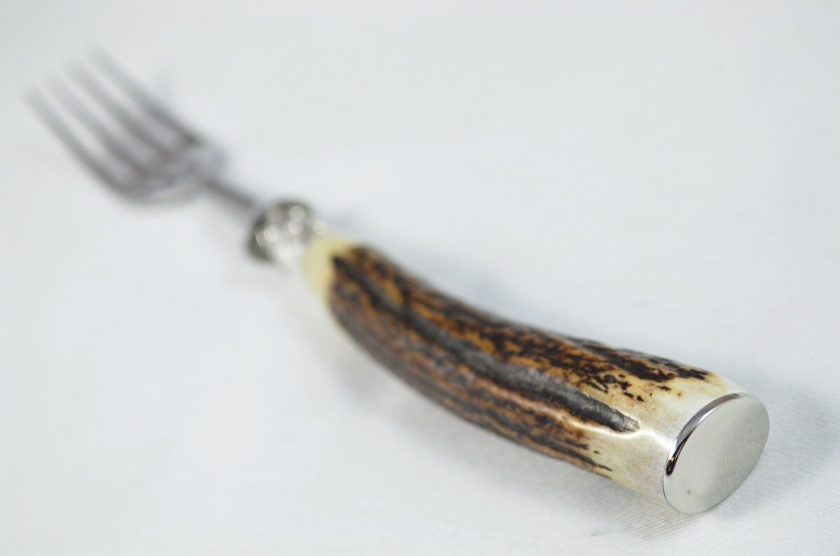 A Set of 12 Sheffield Silver Ferruled Steak Forks with Red Deer Stag Antler Handles - Image 6