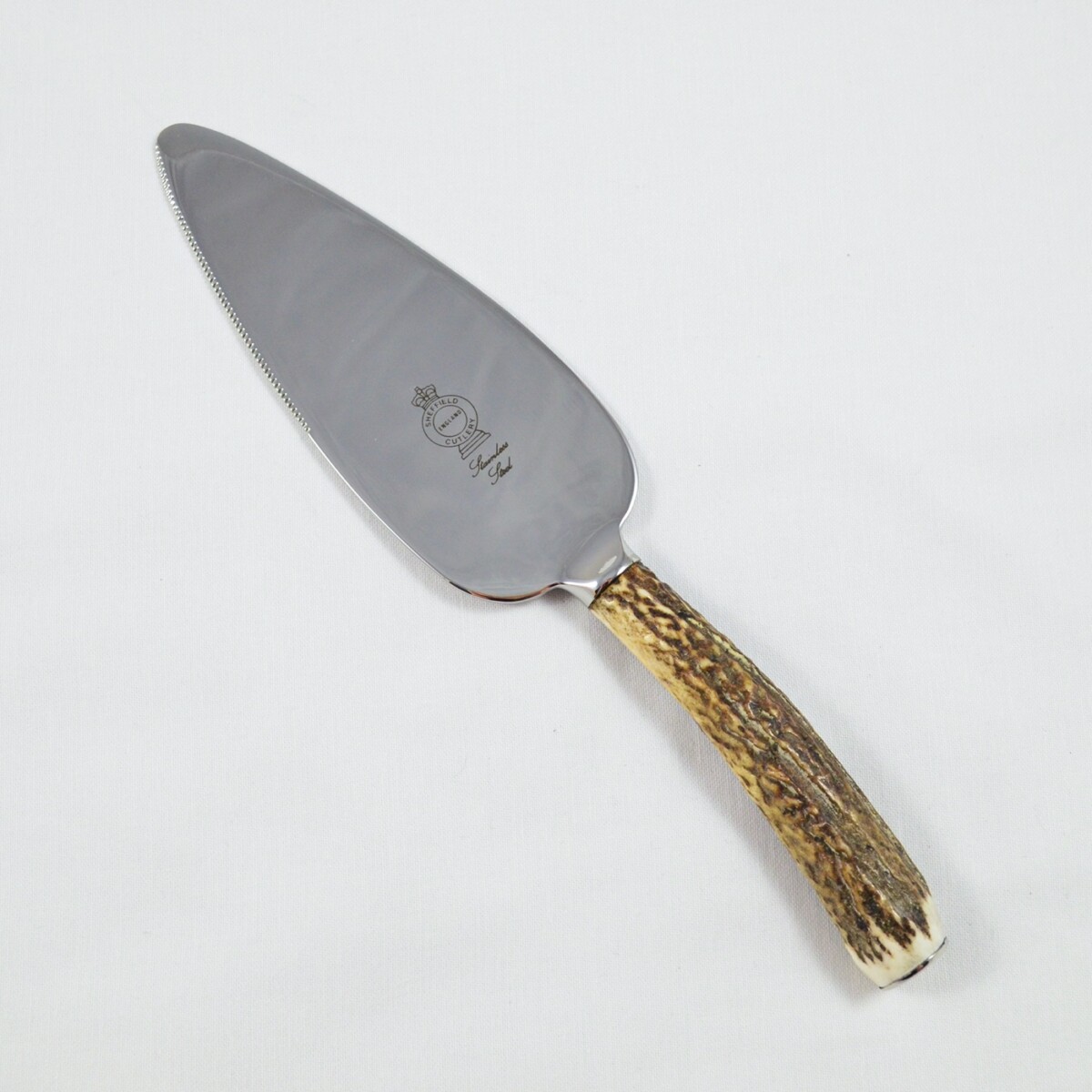 A Genuine Stag Horn Handled Cake / Pie Server Gift Boxed