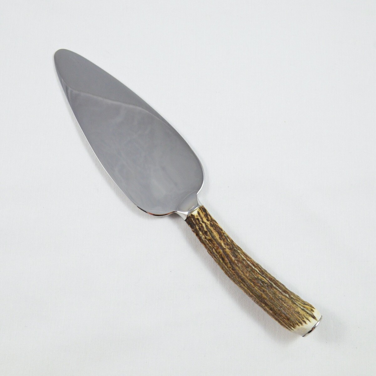 A Genuine Stag Horn Handled Cake / Pie Server Gift Boxed - Image 2