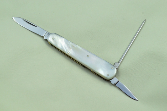 Triple Blade Fantastic Carbon Steel Bladed Mother Of Pearl Fully Restored Sheffield Made Pen/Pocket Knife c1900 Maker Unknown