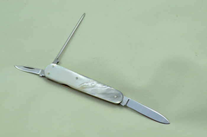 Triple Blade Fantastic Carbon Steel Bladed Mother Of Pearl Fully Restored Sheffield Made Pen/Pocket Knife c1900 Maker Unknown - Image 6
