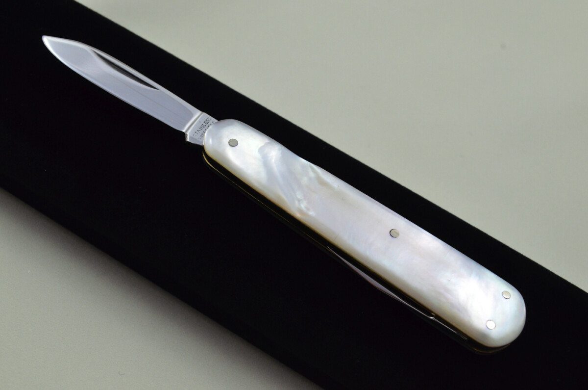 Triple Blade Fantastic Carbon Steel Bladed Mother Of Pearl Fully Restored Sheffield Made Pen/Pocket Knife c1900 Maker Unknown - Image 2